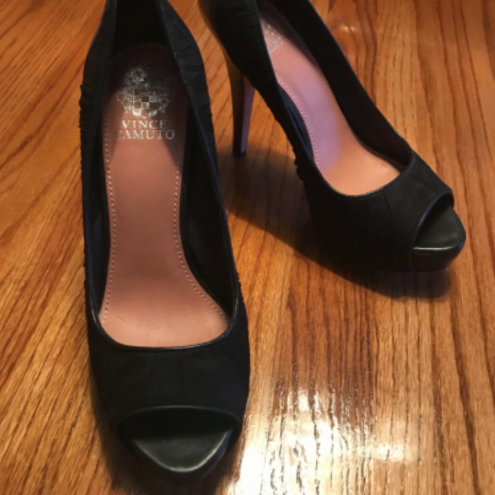 Vince Camuto Black Heels - Picture 2 of 3